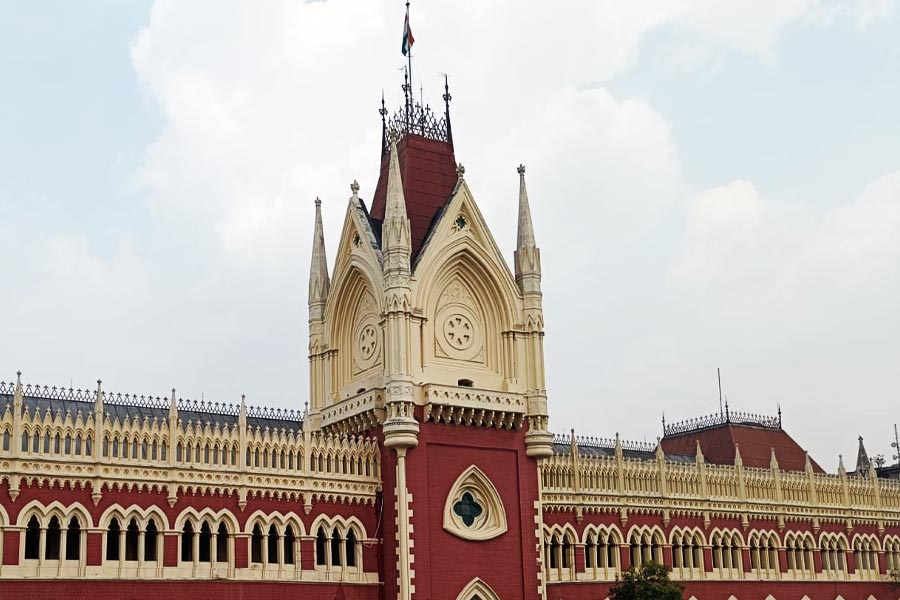 আদালতের নির্দেশমতো ৭ জুলাই চন্দনের বাগদার বাড়িতে তল্লাশি চালায় সিবিআই। দীর্ঘক্ষণ তাঁর বাড়িতে তল্লাশি চালিয়ে কী পেয়েছিল সিবিআই, তা জানায়নি। চন্দনের বাড়িতে যখন তল্লাশি চালাচ্ছে সিবিআই, তখন তিনি পূর্ব নির্দেশ মেনে হাজিরা দেন কলকাতা হাই কোর্টে।
