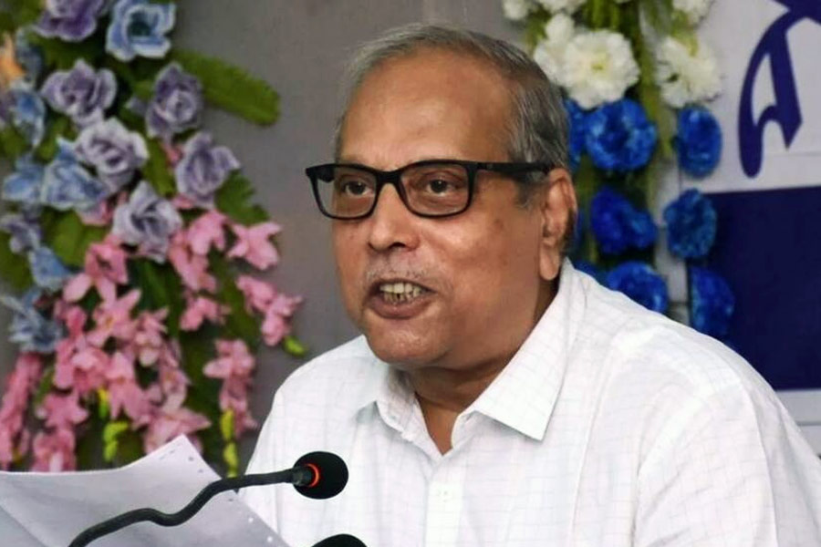 ১৫ সেপ্টেম্বর এসএসসি দুর্নীতি মামলায় গ্রেফতার করা হয় মধ্যশিক্ষা পর্ষদের প্রাক্তন সভাপতি কল্যাণময় গঙ্গোপাধ্যায়কে। নিজাম প্যালেসে তাঁকে ডেকে জিজ্ঞাসাবাদ করে সিবিআই। ছ’ঘণ্টা জেরার পর গ্রেফতার করা হয় তাঁকে।