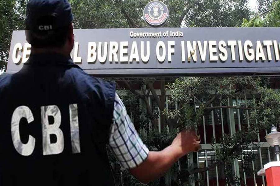 এই শিক্ষক নিয়োগ দুর্নীতি মামলায় দুই ‘মিডলম্যান’-কেও গ্রেফতার করে সিবিআই। এক জন প্রদীপ সিংহ, অন্য জন প্রসন্নকুমার রায়। সিবিআইয়ের দাবি, প্রদীপ এবং প্রসন্নের মতো মিডলম্যানরা অযোগ্য প্রার্থীদের সঙ্গে নিয়োগকর্তার যোগাযোগ করিয়ে দিতেন। এর বিনিময়ে মোটা টাকার লেনদেন চলত বলেও দাবি করেন তদন্তকারীরা।