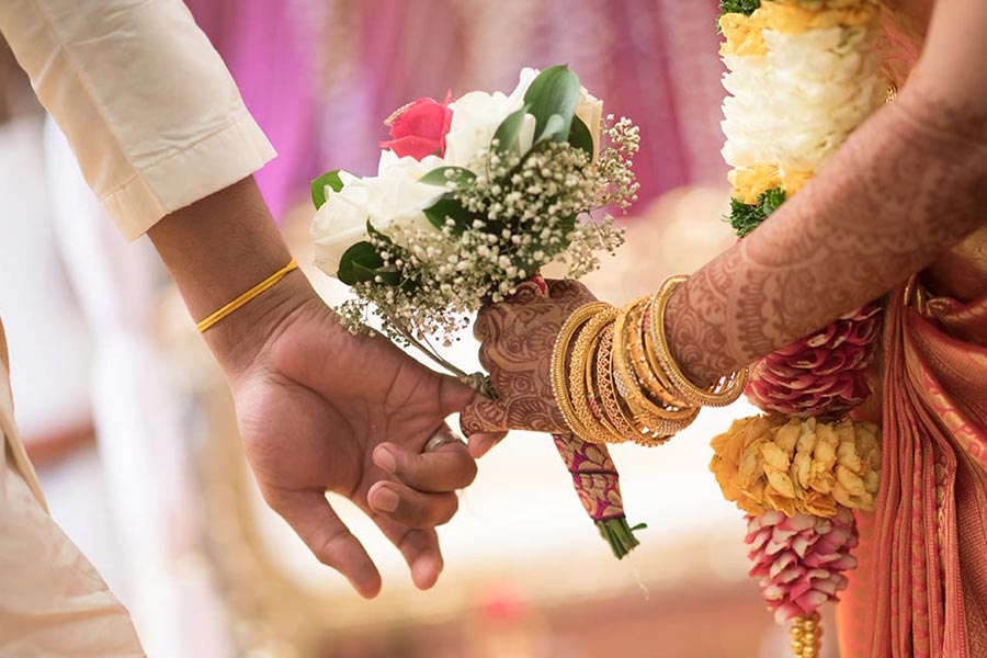 চাও বলেন, ‘‘ঘোড়া রাশির জাতকেরা নতুন সুযোগের সন্ধান পাবেন। অসীম শক্তিও তাঁদের পাশে থাকবে। সুসম্পর্ক বজায় থাকায় চলতি বছর তাঁদের বিয়ের জন্য ভাল। তবে নিজের এবং পরিবারের মানসিক ও শারীরিক স্বাস্থ্যের দিকে খেয়াল রাখতে হবে।’’