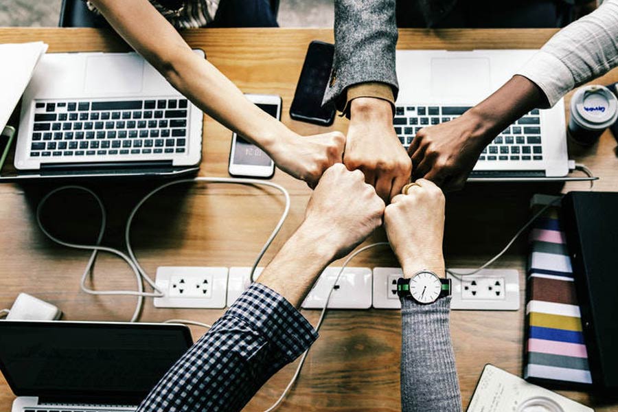 চাওয়ের মতে, ‘‘চলতি বছরে কর্মক্ষেত্রে প্রশংসা কুড়োবেন বাঁদর রাশির জাতকেরা। তবে ভেবেচিন্তে পা ফেলুন। প্রিয় মানুষটির সঙ্গে ঝগড়াঝাঁটি হতে পারে।’’