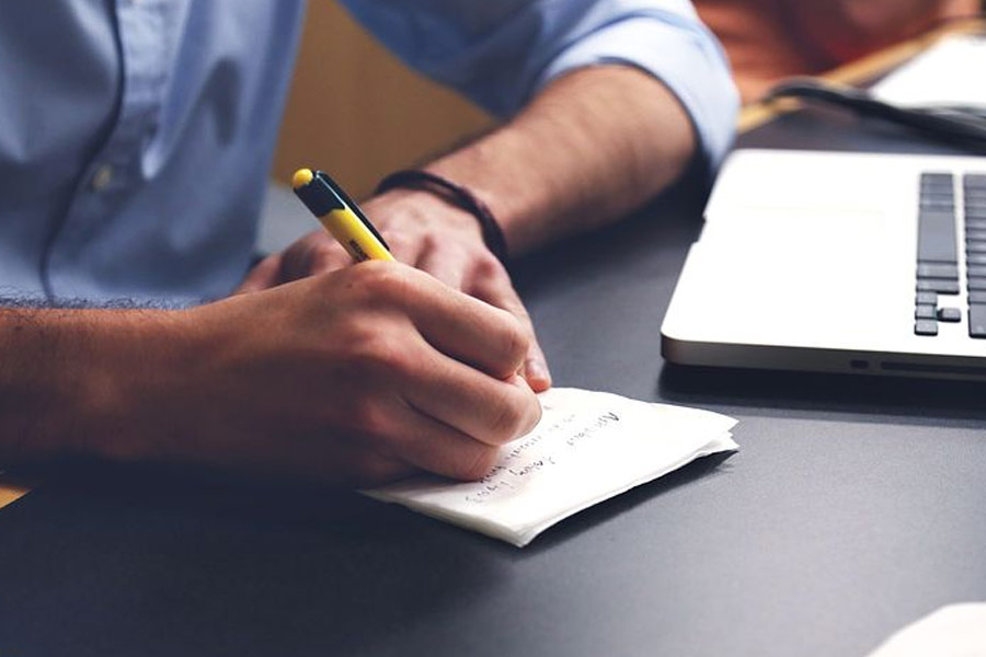 চলতি বছরে এই রাশির জাতকদের আর্থিক এবং পেশাগত দিকে উন্নতি হবে বলে মত চাওয়ের। তবে এই রাশির জাতকদের অন্যের কথা শোনায় মন দিতে পরামর্শ দিয়েছেন তিনি।