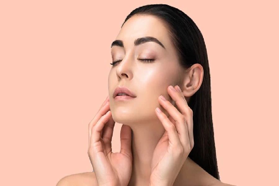 ক্লান্তি লুকোতে প্রসাধন ব্যবহার না করে, বরং ভরসা রাখুন ঘরোয়া কয়েকটি ফেসপ্যাকের উপর।