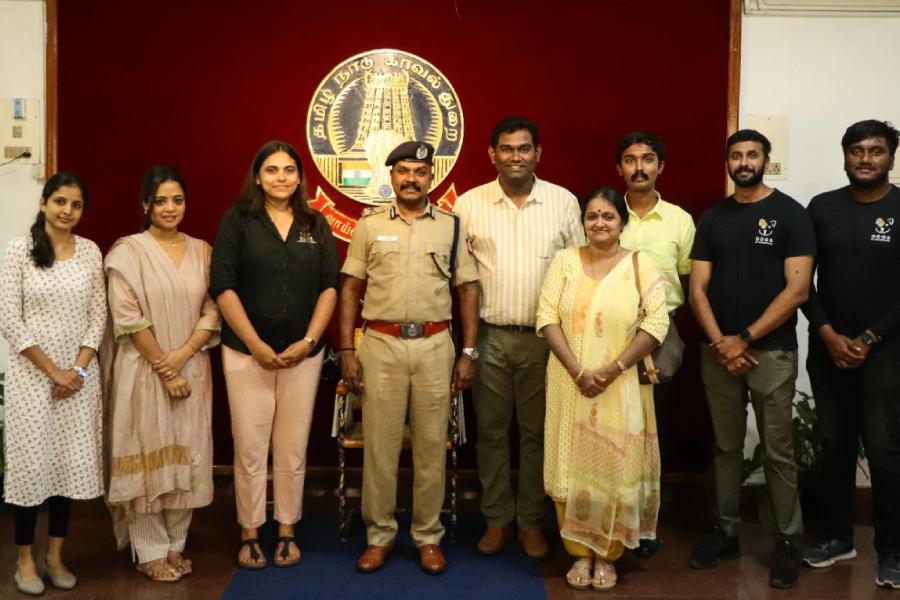 কোয়েম্বত্তূরের পশু অধিকার রক্ষার ভারপ্রাপ্ত অফিসারদের সঙ্গে পুলিশ কমিশনার।