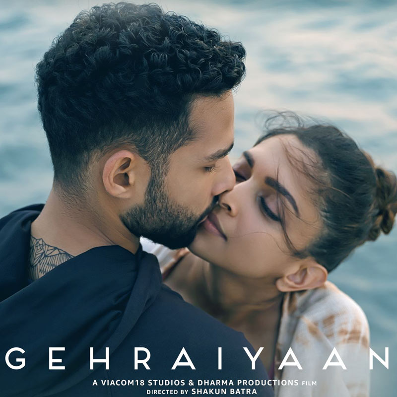 গত বছর ওটিটি প্ল্যাটফর্মে মুক্তি পেয়েছিল শকুন বাত্রা পরিচালিত ‘গেহরাইয়াঁ’ ছবিটি। এই ছবিতে বলিপাড়ার বহু তারকাকে একসঙ্গে অভিনয় করতে দেখা গিয়েছে। দীপিকা পাড়ুকোন, সিদ্ধান্ত চতুর্বেদি, নাসিরুদ্দিন শাহ, রজত কপূর, অনন্যা পাণ্ডে এবং ধৈর্য কারওয়া কাজ করেছিলেন এই ছবিতে।