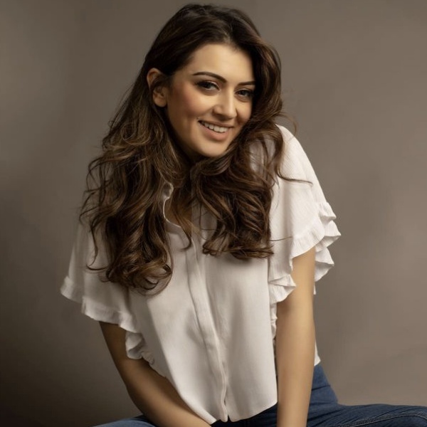 হিন্দি ছবির পাশাপাশি বিভিন্ন তামিল এবং তেলুগু ছবিতে অভিনয় করতে দেখা যায় হংসিকাকে। বলিপাড়ার একাংশের মতে, হংসিকা বিশেষ ইনজেকশন নেওয়ায় হঠাৎ তাঁর মধ্যে বিরাট পরিবর্তন লক্ষ করা যায়। কিন্তু এই প্রসঙ্গে অভিনেত্রী মুখ খোলেননি।