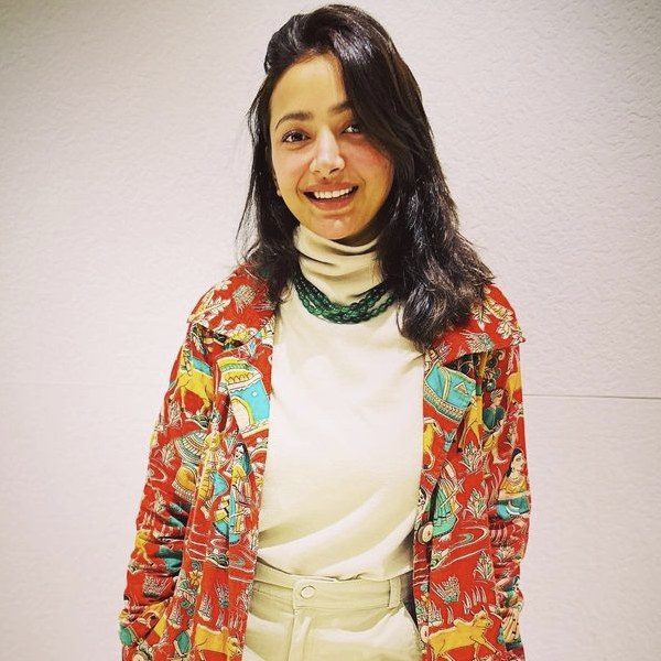 ওয়েব সিরিজ় হোক বা হিন্দি ছবি— বলিপাড়ায় ধীরে ধীরে নিজের জমি শক্ত করে নিচ্ছেন শ্বেতা বসু প্রসাদ। বড় পর্দায় তাঁর আবির্ভাব বিশাল ভরদ্বাজের হাত ধরে। ২০০২ সালে শবানা আজমির সঙ্গে অভিনয় করেছিলেন শ্বেতা। ‘মকড়ি’ ছবিতে দ্বৈত চরিত্রে দেখা গিয়েছিল তাঁকে।