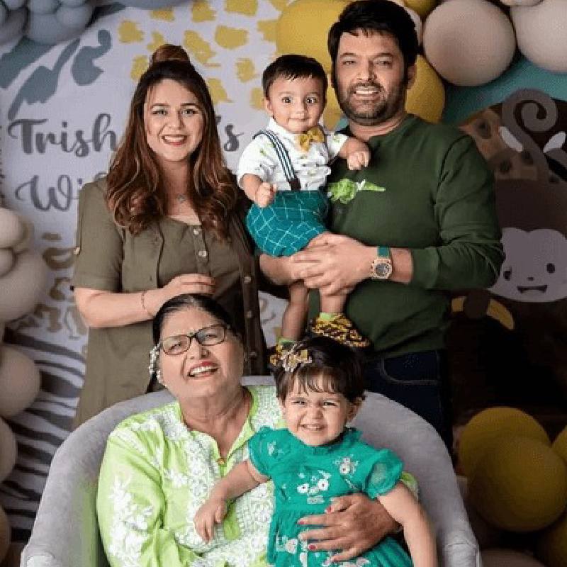 কন্যাসন্তানের জন্মের কিছু দিনের মধ্যেই আবার সন্তান গ্রহণের পরিকল্পনা করেন তারকা দম্পতি। ২০২১ সালের ১ ফেব্রুয়ারি তাঁদের কোলে আসে পুত্রসন্তান। কপিল ছেলের নাম রেখেছেন তৃষাণ।