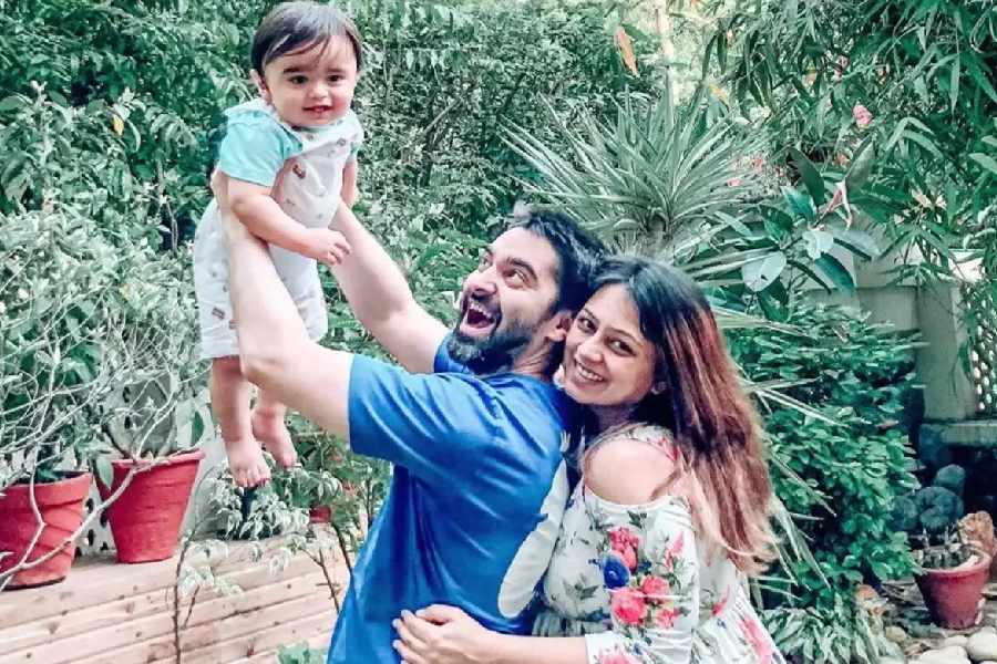 হিন্দি টেলি অভিনেত্রী দিয়া চোপড়ার সঙ্গে রিচি মেহতার বিয়ে হয় ২০১৬ সালে। ২০১৯-এর এপ্রিল মাসে দিয়া পুত্রসন্তানের জন্ম দেন। 