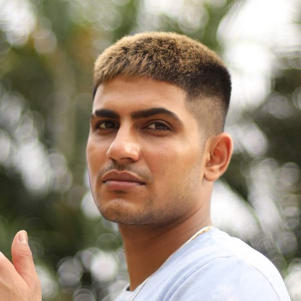 সারা-শুভমন সম্পর্কে নাকি খুশি দুই পরিবারই। পঞ্জাবের জালালাবাদের ফাজিলকায় ১৯৯৯ সালে জন্ম শুভমনের। শুভমনের বাবা লখবিন্দর সিংহ কৃষক ছিলেন।