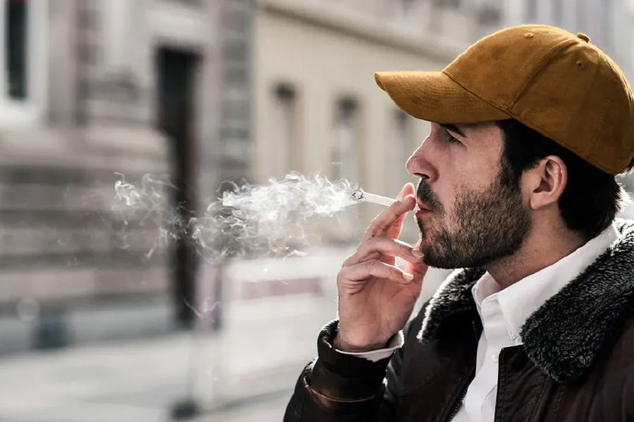 বহু সংস্থাই জনস্বাস্থ্যের কথা মাথায় রেখে স্বাস্থ্যকর সিগারেট তৈরির চেষ্টা চালিয়েছেন। কিন্তু তারা কেউই সফল হয়নি। ষাটের দশকেই স্বাস্থ্যকর সিগারেটের হদিস পাওয়া গিয়েছিল। অন্তত এমনটাই দাবি করা হয়েছিল।