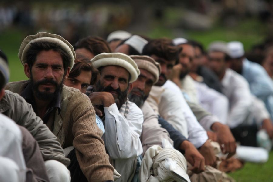 ঘোষিত মুসলিম রাষ্ট্র পাকিস্তান। হিন্দুরা সেখানে সংখ্যালঘু, দ্বিতীয় শ্রেণির নাগরিক। নানা সময়ে নানা সুযোগ-সুবিধা থেকে সে দেশের হিন্দুরা বঞ্চিত হন বলে অভিযোগ।