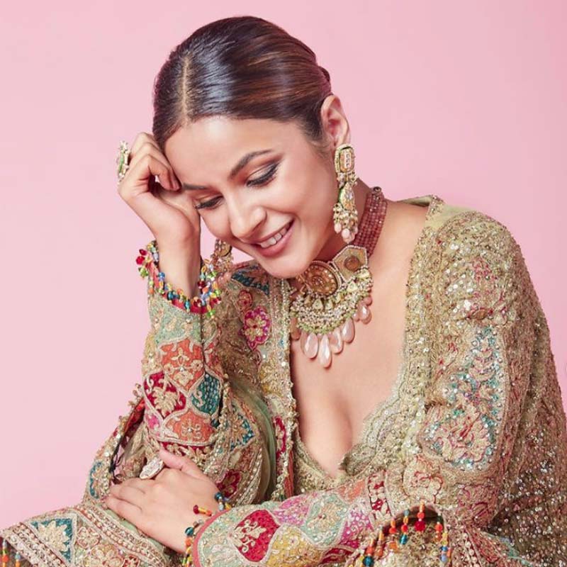 স্কুলের যৌনশিক্ষার ক্লাসে নিজের অভিজ্ঞতার কথাই সম্প্রতি শুনিয়েছেন শেহনাজ়। রিয়্যালিটি শোয়ের এই তারকার শীঘ্রই বলিউডে অভিষেক হবে। তবে তার আগেই নিজের চ্যাট শো শুরু করে দিয়েছেন।