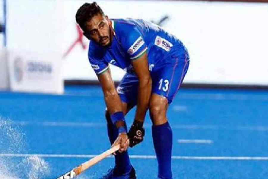 ভারতের অন্যতম সেরা অস্ত্র হরমনপ্রীত ভোঁতা হয়ে গিয়েছেন। 