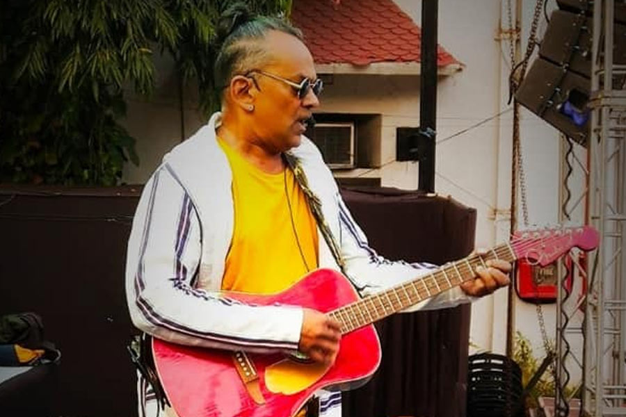 ১৯৭৫ সালে গানের প্রথম অ্যালবাম মুক্তি পায় রেমোর। তার পর থেকেই মুম্বইতে নিজের নাম তৈরি করে ফেলেন তিনি। শহরের নামকরা জায়গায় কনসার্ট করতে শুরু করেন তিনি। এমনকি, বহু কলেজের ক্যাম্পাসে পারফর্ম করতেন রেমো।