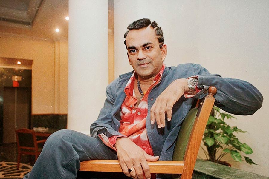 কখনও উত্তর আফ্রিকা, কখনও ইউরোপের নানা ফিউশন রক ব্যান্ডের সঙ্গে জুটি বেঁধে শ্রোতাদের সামনে পারফর্ম করেছিলেন রেমো। গোয়ায় ফিরে আসার পর আবার আমস্টারডামে যান তিনি। তার পর নিজস্ব একটি ব্যান্ড তৈরি করেন রেমো।