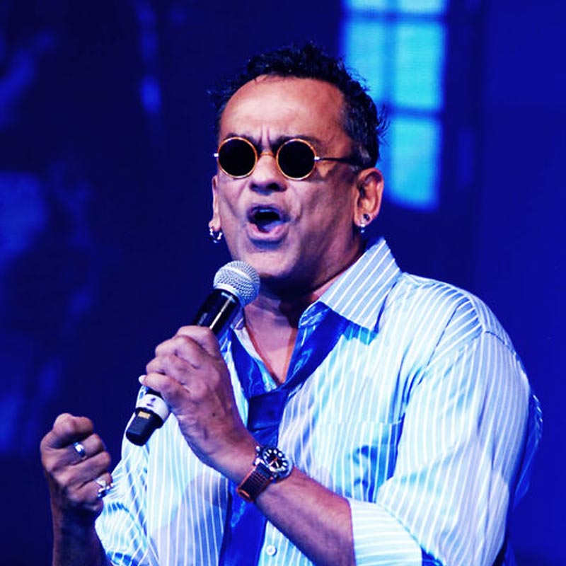 বিভিন্ন আন্তর্জাতিক মিউজ়িক ফেস্টিভ্যালে গান করতেন রেমো। এই ফেস্টিভ্যালগুলিতে অংশগ্রহণ করে বি‌ভিন্ন পুরস্কারও জিতেছিলেন তিনি। ১৯৮৭ সালে কলকাতায় এসে মাদার টেরেসার সঙ্গে দেখা করেছিলেন রেমো। তাঁর সঙ্গে বার্তালাপ রেমোকে এতটাই উদ্বুদ্ধ করেছিল যে, তিনি মাদার টেরেসাকে সম্মান জানাতে একটি অ্যালব্যাম তৈরির কথা ভেবেছিলেন।