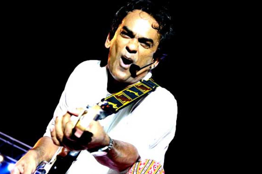 ১৯৯৫ সালে রেমো আবার হিন্দি ছবিতে গান গাইবেন বলে ইন্ডাস্ট্রিতে ফিরে আসেন। ‘বম্বে’ ছবির বিখ্যাত গান ‘হম্মা হম্মা’ গানটি গেয়েছিলেন তিনি। হিন্দি ছবিতে গান গাওয়ার পাশাপাশি তিনি বিজ্ঞাপনের জন্যও গান গেয়েছিলেন। তার পর নিজের মতো গান করতেন তিনি।