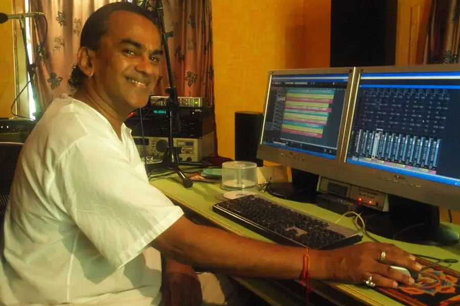 ২০১৫ সালে রেমোর ছেলে জোনার নাম একটি পথ দুর্ঘটনার ঘটনায় জড়িয়ে পড়ে। গাড়ি চালানোর সময় পথচলতি এক মহিলাকে ধাক্কা মারেন জোনা। সেই সময় ওই মহিলাকে কটু কথা বলার অভিযোগ ওঠে রেমোর বিরুদ্ধে। তখন প্রকাশ্যে আসে যে, ১৯৯৩ সাল থেকে রেমো পর্তুগালের নাগরিক। তা নিয়ে শুরু হয় বিতর্ক।