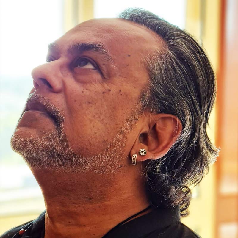 শনিবার সন্ধ্যায় গোয়ার একটি অনুষ্ঠানে গান গাইতে দেখা গেল রেমোকে। বর্তমানে মাদার টেরেসাকে সম্মান জানিয়ে মাঝেমধ্যেই অপেরার আয়োজন করেন তিনি।