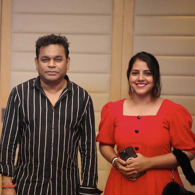 সিরীশার কেরিয়ারের গ্রাফ তৈরিতে এ আর রহমানের অবদান অনস্বীকার্য। রহমানের সঙ্গে কাজ করার অনুভূতিকে ‘পরাবাস্তব’ বলে উল্লেখ করেছেন সিরীশা।