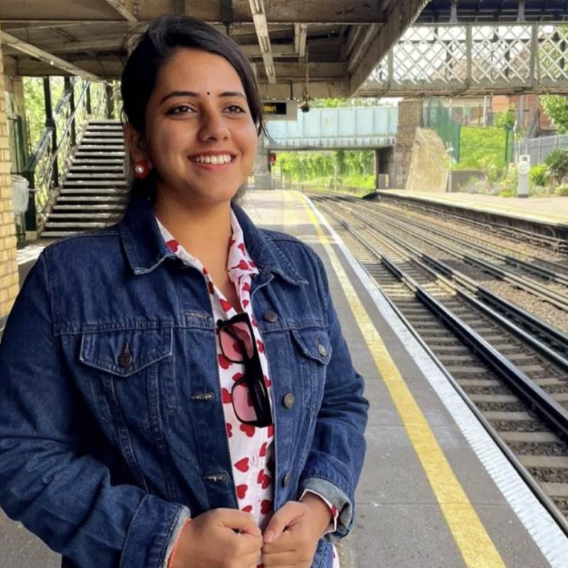 গানের বিখ্যাত রিয়্যালিটি শো ‘ইন্ডিয়ান আইডল’-এর দ্বাদশ পর্বে অংশগ্রহণ করেছিলেন সিরীশা। এ ছাড়াও বিভিন্ন সঙ্গীত প্রতিযোগিতায় নাম দিয়ে বিজয়ী হয়েছিলেন তিনি।