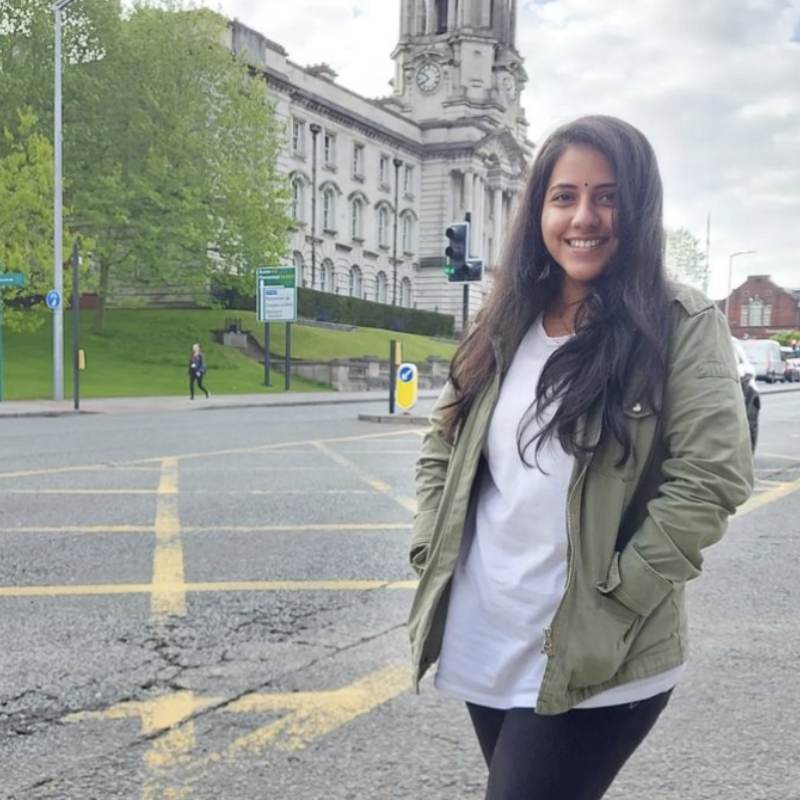 ‘বিজিল’ ছবির একটি তেলুগু অনুকরণ ‘উইশল’। এই ছবিতেও এ আর রহমানের সঙ্গীত পরিচালনায় ‘মানিনি’ গানটি গেয়েছিলেন সিরীশা।