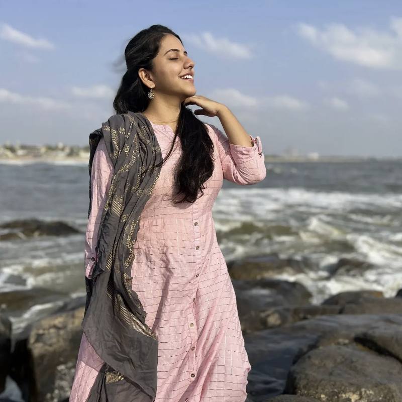 ২০২২ সালে মুক্তি পাওয়া ‘কোবরা’ ছবিতে ‘ইয়ালো ইয়েদু সুন্দরা’ গানটি সিরীশাকে দিয়ে গাইয়েছিলেন এ আর রহমান।