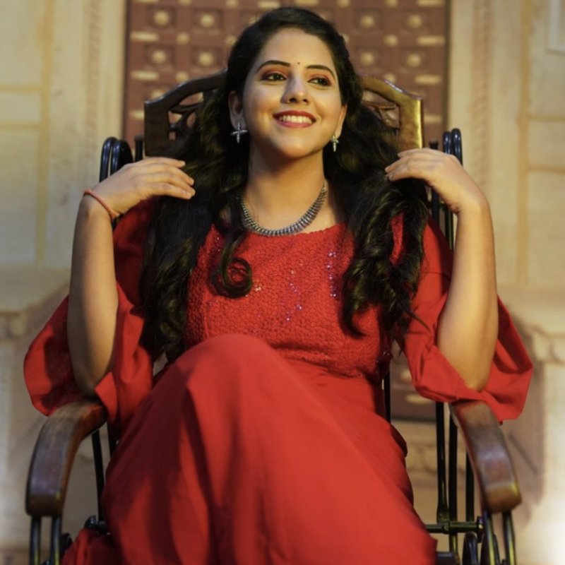 গত বছর মুক্তি পেয়েছে ‘পোন্নিয়িন সেলভান’ ছবির প্রথম পর্ব। এই ছবিতে ‘সয়ে’ গানটি সিরীশার গাওয়া।