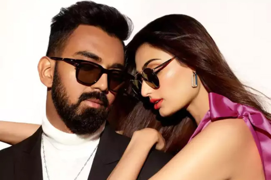 আথিয়া-রাহুলের বিয়েতে বন্ধুবান্ধব, আত্মীয়স্বজন এবং ইন্ডাস্ট্রির লোক মিলিয়ে নিমন্ত্রিতের সংখ্যা ছিল মাত্র ১০০। যদিও রিসেপশনের অনুষ্ঠান আরও বড় করে হবে কয়েক মাস পরে। ঘনিষ্ঠ সূত্রে খবর, মে মাসে আইপিএল শেষ হওয়ার পর সেই চমক অপেক্ষা করছে।