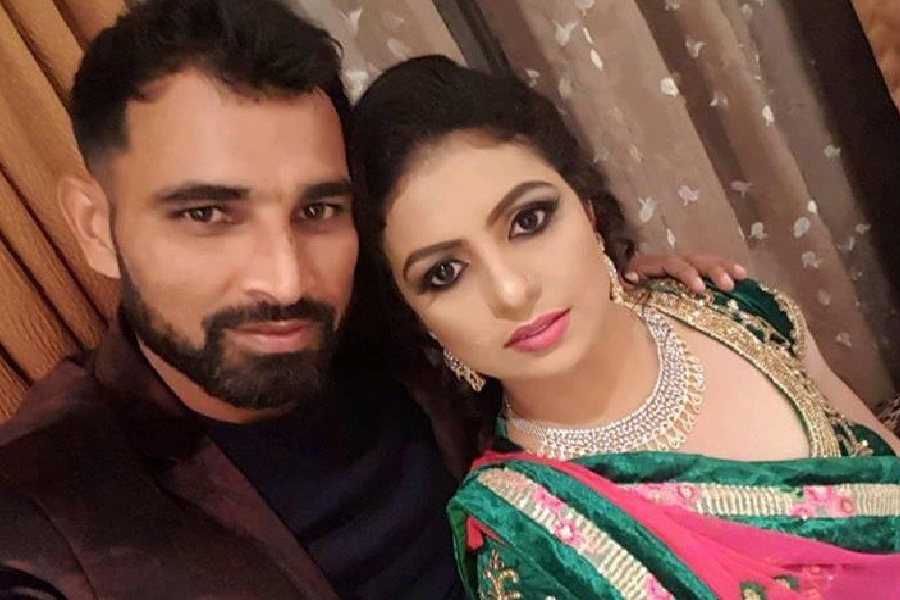 সোমবার হাসিনের মামলায় আলিপুর জেলা ও দায়রা আদালত যে নির্দেশ দিয়েছে, তাতে খুশি নন হাসিন। মাসিক ১০ লক্ষ টাকার পরিবর্তে মাত্র ৫০ হাজার টাকা পেয়ে তিনি সন্তুষ্ট হতে পারেননি। তাঁর আইনজীবী জানিয়েছেন, উচ্চ আদালতের দ্বারস্থ হবেন তাঁরা।