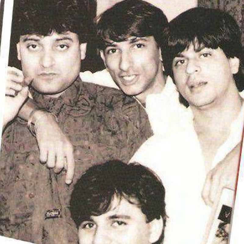 শাহরুখকে নাকি বেশির ভাগ সময় এই ৪ জনের সঙ্গে দেখতে পাওয়া যেত। ৫বন্ধুর এই দল ‘সি গ্যাং’ নামে পরিচিত ছিল। ‘কুল’ শব্দ বোঝাতে ‘সি’ ব্যবহার করেছিলেন তাঁরা।