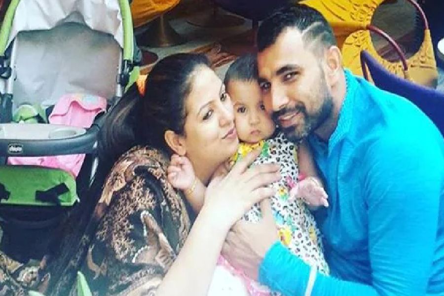 আলিপুর আদালতের বিচারক অনিন্দিতা গঙ্গোপাধ্যায়ের নির্দেশ, প্রতি মাসের ১০ তারিখের মধ্যে হাসিনকে ৫০ হাজার টাকা করে দেবেন শামি। ২০১৮ সালে এই মামলা শুরু হওয়ার সময় থেকে এই নির্দেশ কার্যকর হবে। অর্থাৎ ওই বছরের মার্চে মামলা রুজু হওয়ার সময় থেকে বকেয়া অর্থ শামিকে মেটাতে হবে।