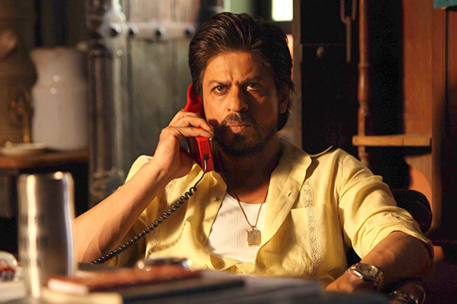 শাহরুখের সঙ্গে ৪ বন্ধুর এই সখ্য নায়কের অভিনয় জীবনেও প্রভাব ফেলেছিল। ‘রইস’ ছবিতে যে ধরনের চরিত্রে শাহরুখ অভিনয় করেছিলেন, তা পর্দায় ভাল করে ফুটিয়ে তোলার কৃতিত্ব ‘সি গ্যাং’-কেই দিয়েছিলেন কিং খান।