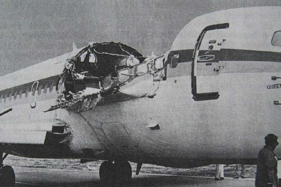 বোয়িং ৭৩৭ বিমানটি তৈরি হয়েছিল ১৯৬৯ সালে। ওই বছরই আলোহা বিমান সংস্থার হাতে তুলে দেওয়া হয় সেই বিমান। ১৯৮৮ সালে দুর্ঘটনার সময় বিমানটির বয়স ছিল ১৯ বছর।