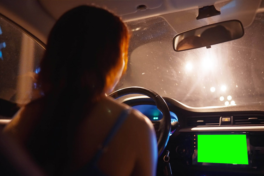 এই ঘটনার কথা নিজের মাকে জানায় নাবালিকা। কোনও কিছু না ভেবেই সঙ্গে সঙ্গে কন্যাকে নিয়ে বাড়ি থেকে বেরোন নাবালিকার মা। না, পুলিশে অভিযোগ জানানোর জন্য সঙ্গে সঙ্গে গাড়ি নিয়ে বাড়ি থেকে বার হননি নাবালিকার মা। তাঁর উদ্দেশ্য ছিল অন্য। 