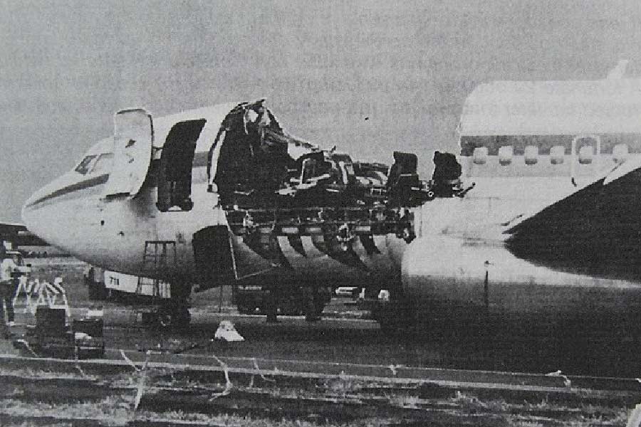 এয়ার ট্র্যাফিক কন্ট্রোল থেকে কাছের শহর আকামাইতে যোগাযোগ করা হয়। পর্যটকদের ভ্যানে চাপিয়ে আহতদের সেখানে নিয়ে যাওয়া হয়।