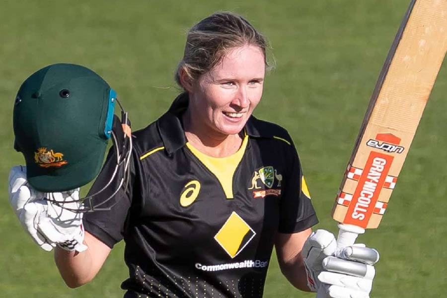 কমনওয়েলথ গেমসের ফর্মে গত বছর মুনিকে দেখা গিয়েছিল ভারতে। উপমহাদেশের পিচে ২টি অর্ধশতরান করেছিলেন তিনি। ৭৬টি টি-টোয়েন্টি ম্যাচে ২ হাজারের বেশি রান রয়েছে মুনির।