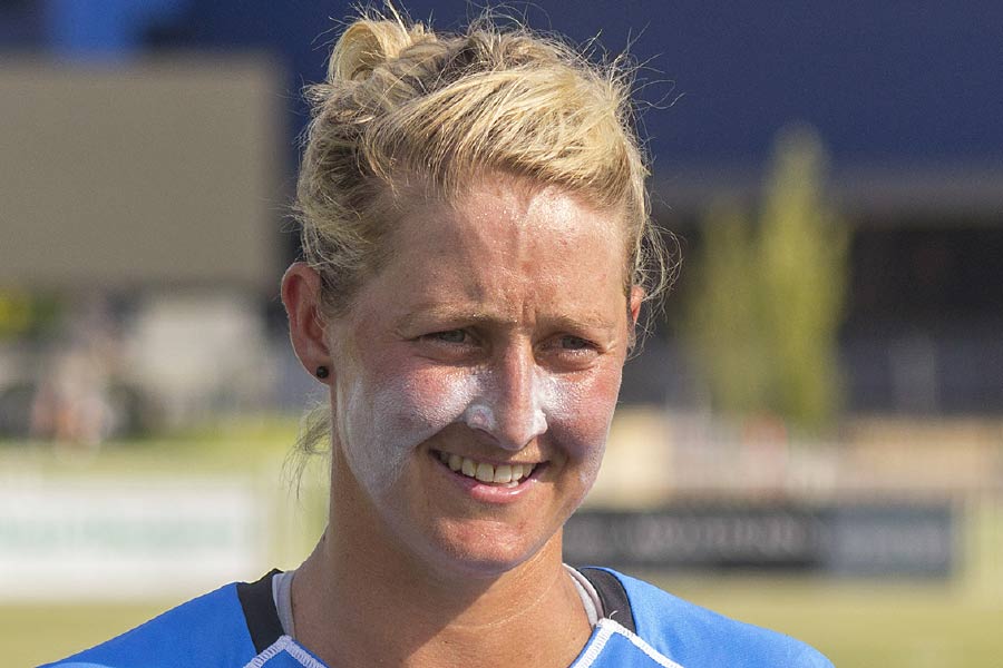 গত বছর কমনওয়েলথ গেমসে টানা দু’টি ম্যাচে অস্ট্রেলিয়া এবং ইংল্যান্ডের বিরুদ্ধে অর্ধশতরান করেছিলেন ৩৩ বছরের এই অলরাউন্ডার। ওই প্রতিযোগিতায় রানশিকারি হিসাবে মুনির পরেই নাম ছিল সোফির। সঙ্গে ৬টি উইকেটও যোগ করুন। কিউইদের হয়ে ’২২-এর দ্বিতীয় সর্বোচ্চ উইকেটশিকারিও ছিলেন তিনিই। টি-টোয়েন্টি আন্তর্জাতিকে ১১০ উইকেটের পাশাপাশি প্রায় ৩ হাজার রান রয়েছে সোফির। 