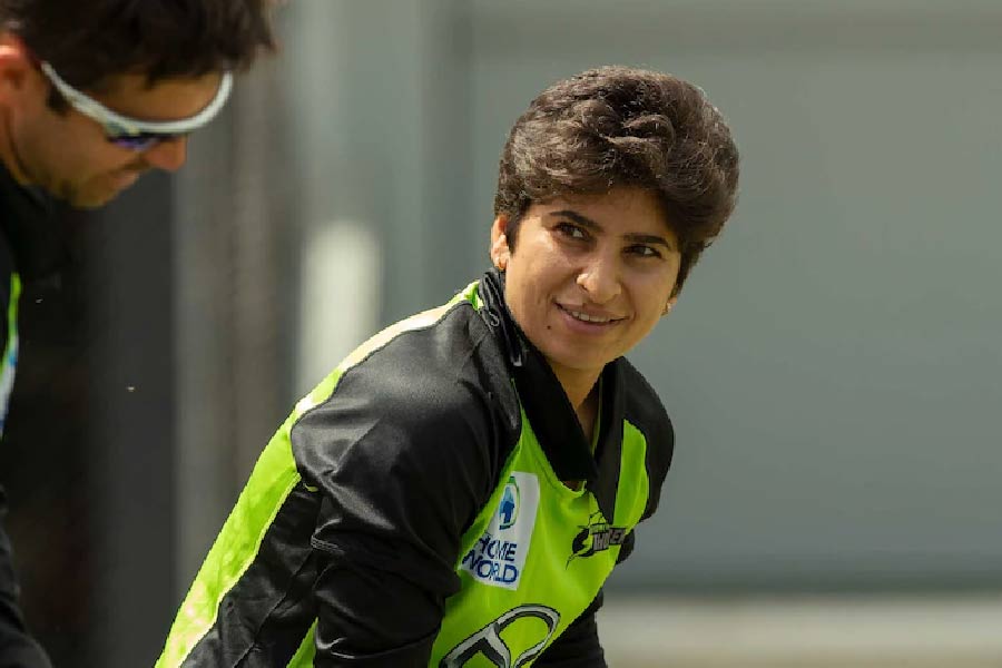 ’২২-এ ১৪টি ম্যাচের মধ্যে ৩টিতে উইকেট তুলতে পারেননি নিদা। তবে তাঁর সেরা পারফরম্যান্স বোধ হয় তোলা ছিল এশিয়া কাপে ভারতের বিরুদ্ধে। ৩৭ বলে অপরাজিত ৫৭ রানের ইনিংস ছাড়াও বল হাতে ২৩ রানে ২ উইকেট তুলে নেন তিনি। ওই ম্যাচের সেরাও ছিলেন তিনি।