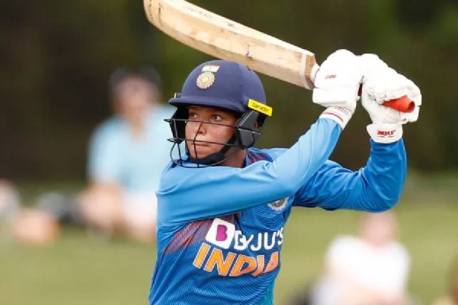 ১৮ ম্যাচে এই বাঙালি উইকেটরক্ষক-ব্যাটারের সংগ্রহ ২৫৯ রান। তার মধ্যে রয়েছে ১৩টি ছয়। গত বছর ব্রের্বোন স্টেডিয়ামে অস্ট্রেলিয়ার বিরুদ্ধে ১৯ বলে অপরাজিত ৪০ রানের ইনিংসে উজ্জীবিত হয়েছিল ভারত।