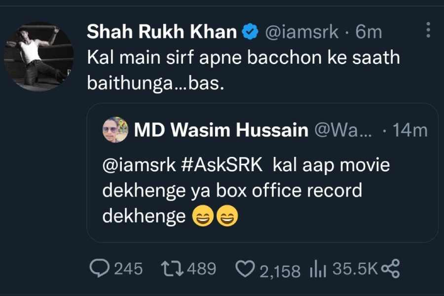 টুইটারে ইদানীং অনুরাগীদের সঙ্গে মাঝে মাঝেই কথা বলতে দেখা যায় বাদশাকে।