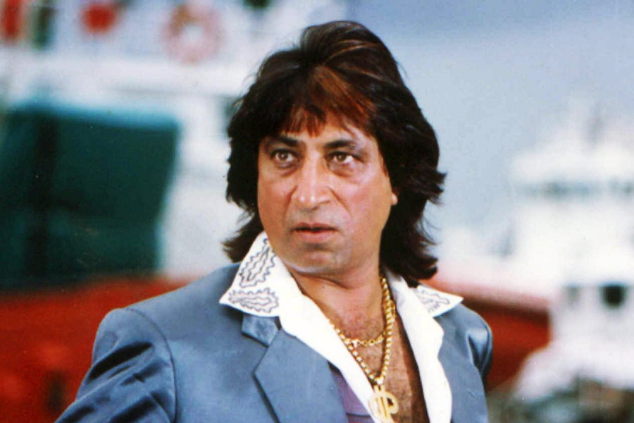 আশি এবং নব্বইয়ের দশকে শক্তি কপূর তাঁর অভিনয়গুণে জনপ্রিয়তা পেয়েছিলেন। ১৯৭৭ সালে অভিনয় জগতে পা রাখার পর তিনি এখনও পর্যন্ত ৬০০টিরও বেশি ছবিতে অভিনয় করে ফেলেছেন। কৌতুকাভিনেতা বা খলনায়ক— শক্তি দু’রকম চরিত্রেই ছিলেন সাবলীল। তবে, তাঁর ‘রোম্যান্টিক লাইফ’ সিনেমার চেয়ে কোনও অংশে কম ছিল না।