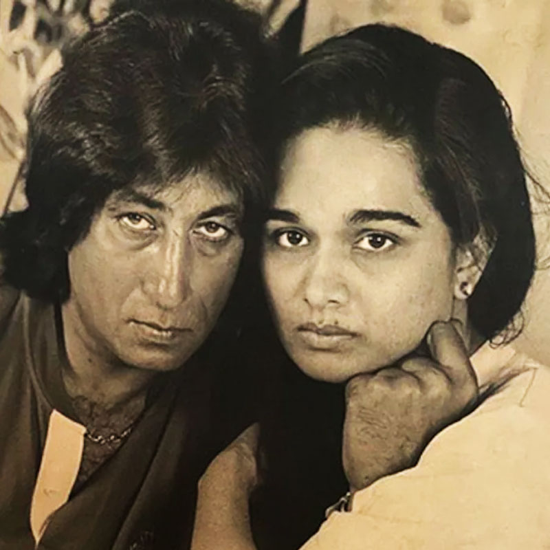 কিন্তু শক্তি এবং শিবাঙ্গীর বাবা-মা তাঁদের বিয়েতে মত দেননি। একে অপরকে ছাড়া থাকতে পারবেন না বলে বাড়ি থেকে পালিয়ে যান দু’জনে। ১৯৮২ সালে শিবাঙ্গীর সঙ্গে বিবাহবন্ধনে আবদ্ধ হন শক্তি।