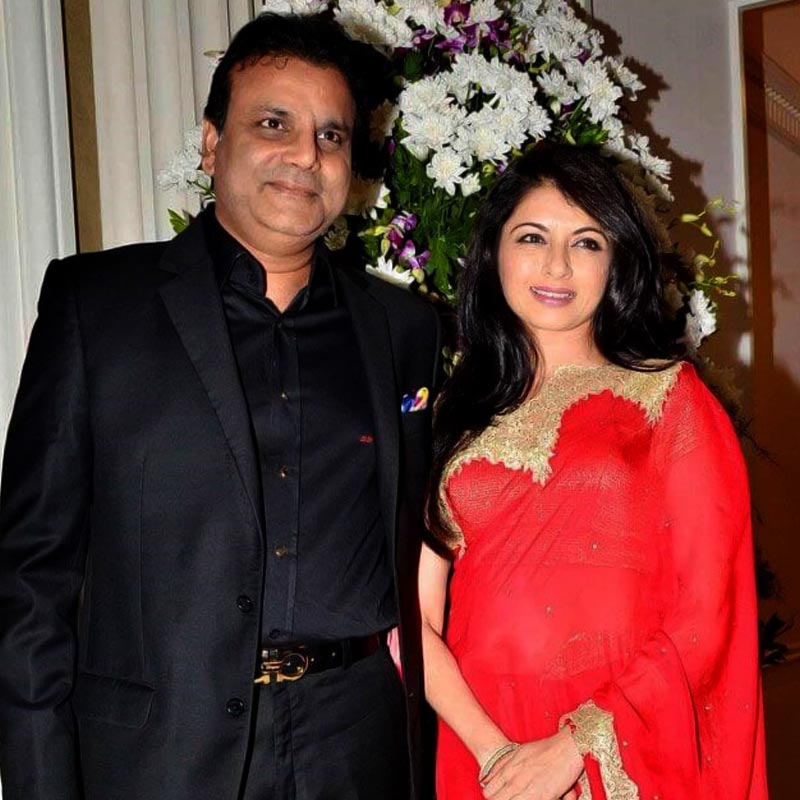 তবে ভাগ্যশ্রী এবং হিমালয়ের প্রেমকাহিনি দীর্ঘ দিনের। একই স্কুলে পড়াশোনা করেছিলেন দু’জনে। স্কুল থেকে ছাত্রছাত্রীদের বাইরে ঘুরতে নিয়ে যাওয়া হয়েছিল। বেড়াতে গিয়েই ভাগ্যশ্রীকে প্রেম নিবেদন করেন হিমালয়।