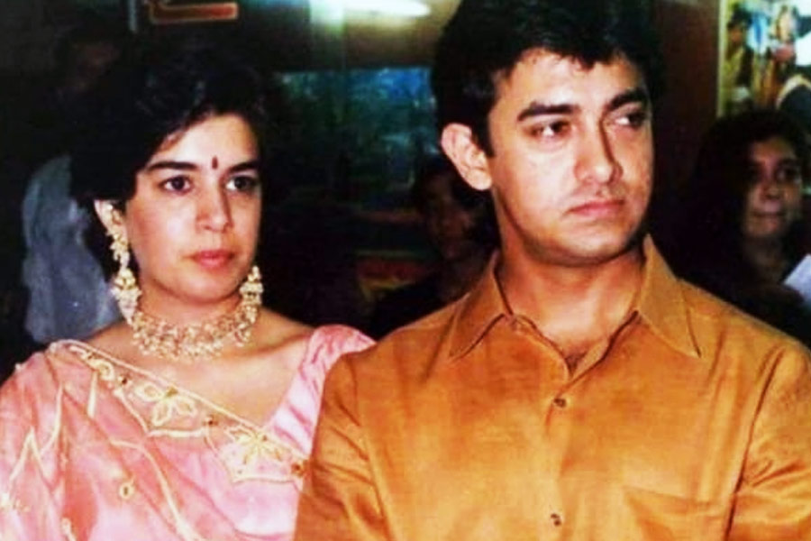 ১৯৮৮ সালে মনসুর খানের পরিচালনায় মুক্তি পেয়েছিল আমির খান এবং জুহি চাওলা অভিনীত ‘কয়ামত সে কয়ামত তক’। এই হিন্দি ছবি আমিরের অভিনয়জীবনের পাশাপাশি ব্যক্তিগত জীবনেও নয়া মোড় আনে। এই ছবিতেই একটি ছোট চরিত্রে অভিনয় করেছিলেন রিনা দত্ত।