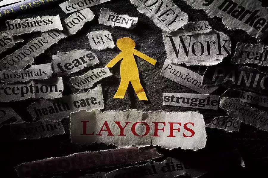 এই আবহে মাইক্রোসফটের মানবসম্পদ বিভাগের প্রাক্তন কর্তা ক্রিস জানালেন, কোনও সংস্থার কোন কর্মচারীদের মাথার উপর ঝুলছে ‘ছাঁটাই-খড়্গ’। পাশাপাশি এ-ও জানিয়েছেন, কোন কর্মীরা রয়েছেন নিরাপদে।