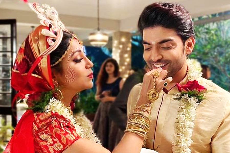 কিন্তু বাড়ি থেকে তাঁদের সম্পর্ক মেনে না নেওয়ায় তাঁরা কাউকে না জানিয়ে ২০০৬ সালে বিয়ে করেন। দু’জনে নিজেদের কেরিয়ারে প্রতিষ্ঠিত হয়ে যাওয়ার পর তাঁদের বাড়ি থেকেও এই সম্পর্ক মেনে নেয়। ২০১১ সালে পরিবার এবং বন্ধুবান্ধবদের উপস্থিতিতে আনুষ্ঠানিক ভাবে গাঁটছড়া বাঁধেন তাঁরা।