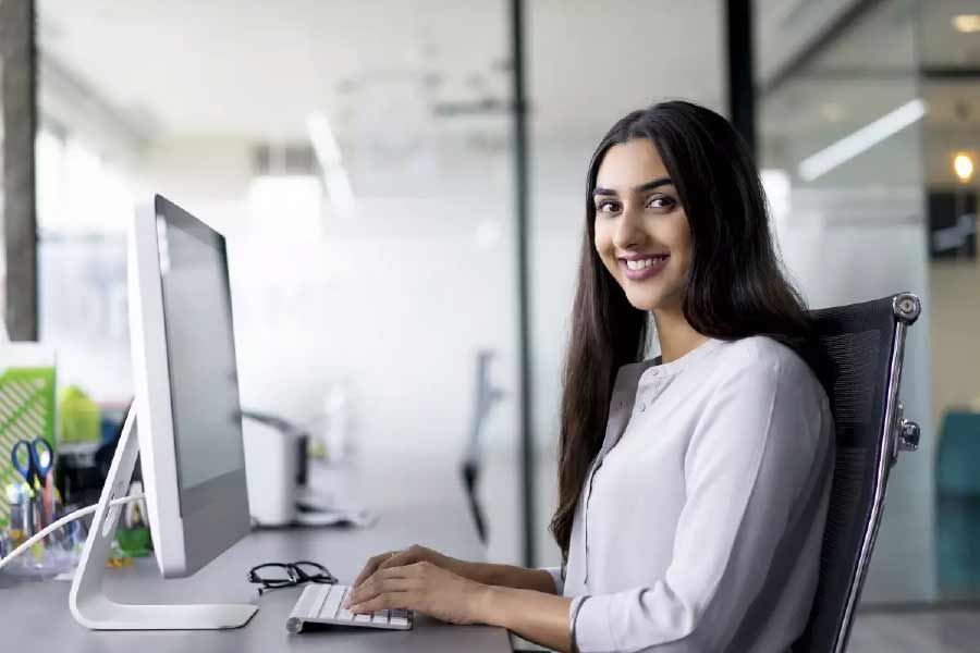 ক্রিসের দাবি, কোনও সংস্থা মন্দার মুখে পড়লেও সেই সংস্থার মানবসম্পদ বিভাগের কর্মীরা সুরক্ষিত থাকেন। তিনি বলেন, ‘‘ছাঁটাই প্রক্রিয়া চালানোর জন্য সব সময়ই মানবসম্পদ বিভাগের প্রয়োজন। তাঁদের কাছে সংস্থার কর্মীদের পুঙ্খানুপুঙ্খ তথ্য থাকে। প্রতিটি বিভাগ সম্পর্কে তাঁরা অবগত। তাই ছাঁটাই প্রক্রিয়ায় তাঁদেরকেই সবচেয়ে বেশি প্রয়োজন।’’