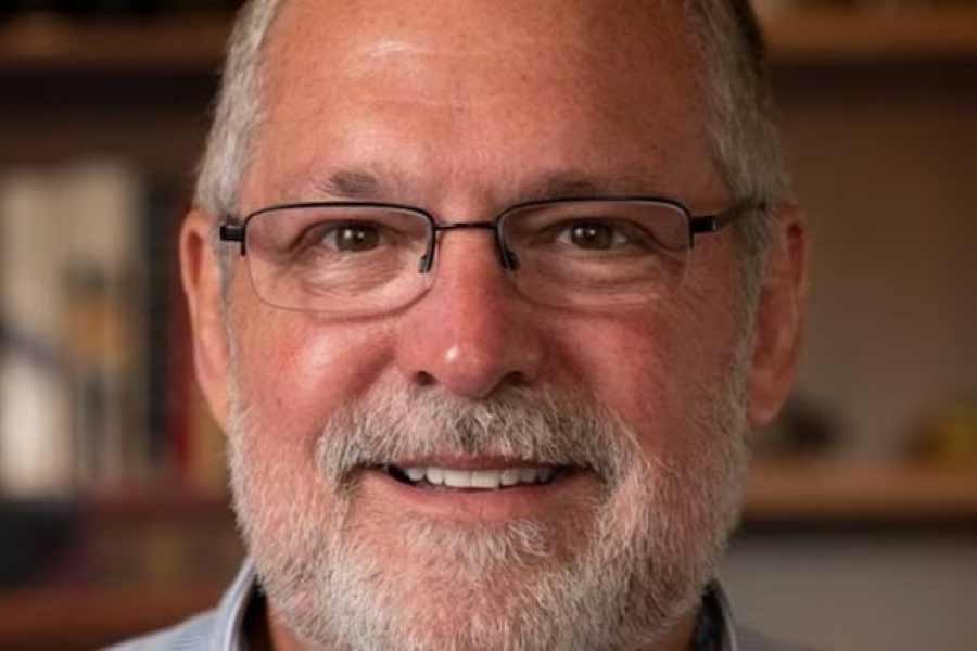 ক্রিস মাইক্রোসফট সংস্থা থেকে অবসর নিয়েছেন। বর্তমানে তিনি এক জন পডকাস্টার। সমাজমাধ্যম ‘টিকটক’-এ তিনি নিয়ম করে ভিডিয়ো বানান। এ ছাড়াও বিভিন্ন সংস্থার মানবসম্পদ বিভাগের পরামর্শদাতা হিসাবেও কাজ করেন ক্রিস।